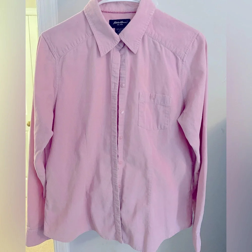 Eddie Bauer M woman’s soft pink, ribbed long sleeve shirt. Quality 100% cotton.